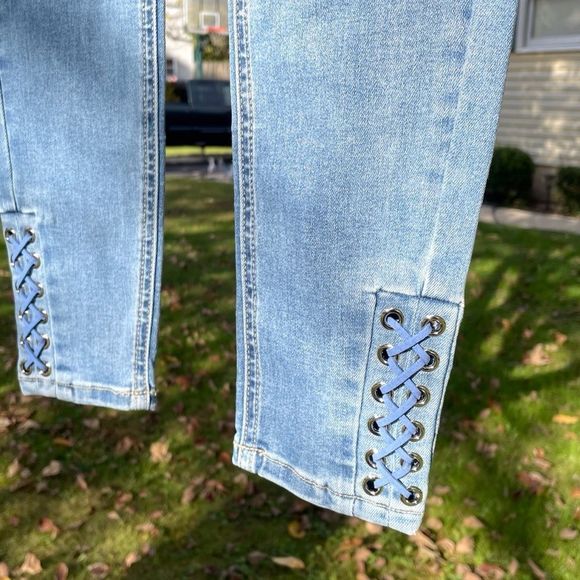 NWT $129 bebe | Lace-Up Detail | Skinny Jeans | w/Criss Cross Lacing in Blue - Picture 4 of 12